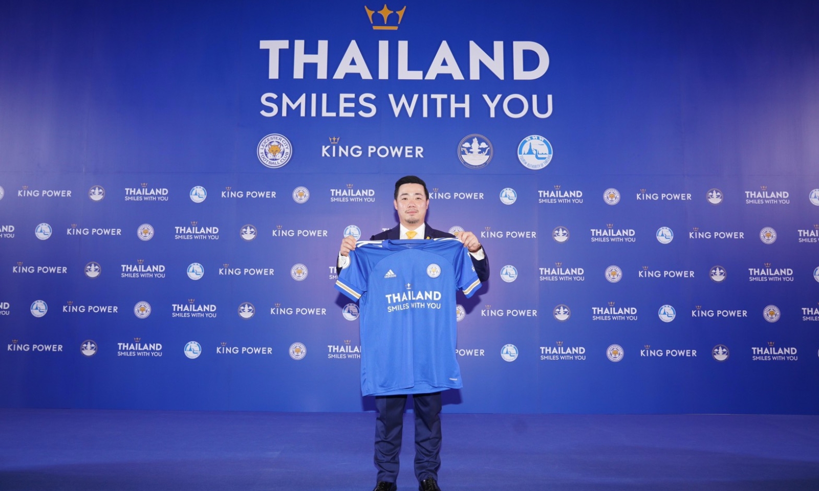 Кинг повер. Thailand smiles with you. Лестер форма Thailand. King Power. Thailand smiles with you logo.